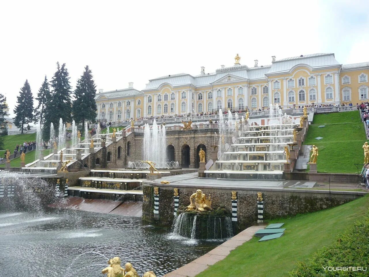 Большой дворец в Петергофе (1747-1752). Петергоф (дворцово-парковый ансамбль). Дворцово парковый ансамбль Петергофа Растрелли. Петергоф дворец Леблон. Петербург окрестности достопримечательности