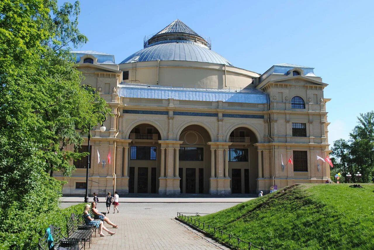 Theatre hall. Театр Мюзик-Холл Санкт-Петербург Александровский парк. Александровский парк 4 Санкт-Петербург Мюзик Холл. Театр Мюзик Холл Александровский парк 4. Мьюзик Холл Санкт-Петербург здание.