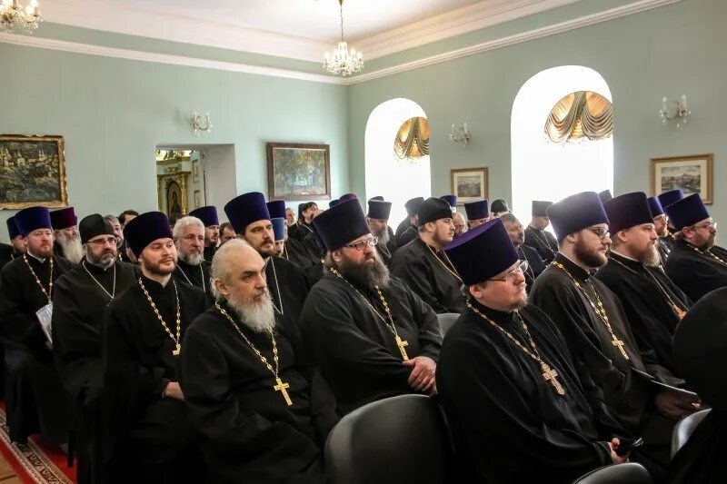 Смоленская епархия службы. Патриарх кирилл в смоленске. Митрополия империя. Смоленская епархия службы. Успенский собор служители.