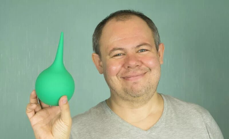 Техника промывания желудка зондом алгоритм. Наказание мужчины. Парню делают клизму. Клизма картинка. Раздутый живот от клизмы.