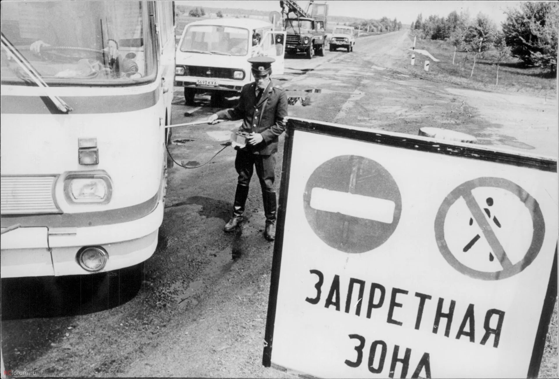 Чернобыль 1986 эвакуация населения. Эвакуация чернобыля. Эвакуация населения чернобыль аэс. Эвакуация чернобыля. Припять эвакуация людей 1986.