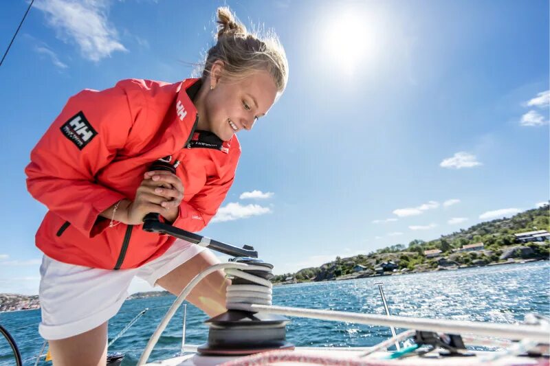 одежда для яхты. одежда для яхтинга. стиль одежды яхтинг. куртка мужская offshore 900 tribord. одежда яхтсмена.