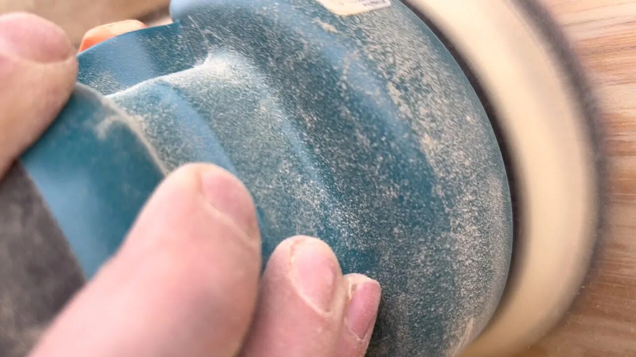 Как убрать окалины со стекла. Окалина на стеклопакете. Окалины на плитке от болгарки. Окалина от сварки на стекле. Очистить от окалины.