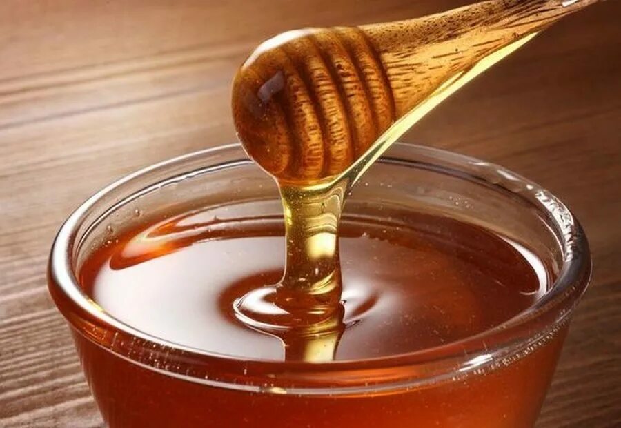 Бешеный мед. Мед. Мед льется. Мёд натуральный. Ложка для меда.