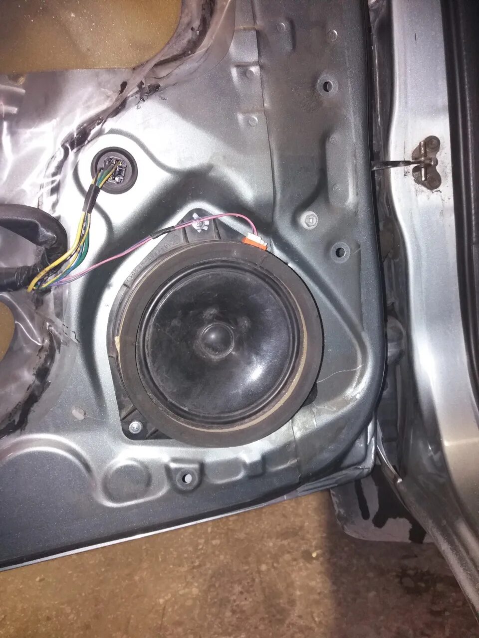 Штатные динамики раф4 2014. Размер динамиков рав4 1 поколение. Динамик на рав 4. Штатные динамики раф4 2014. Колонки задние рав 4 2003.