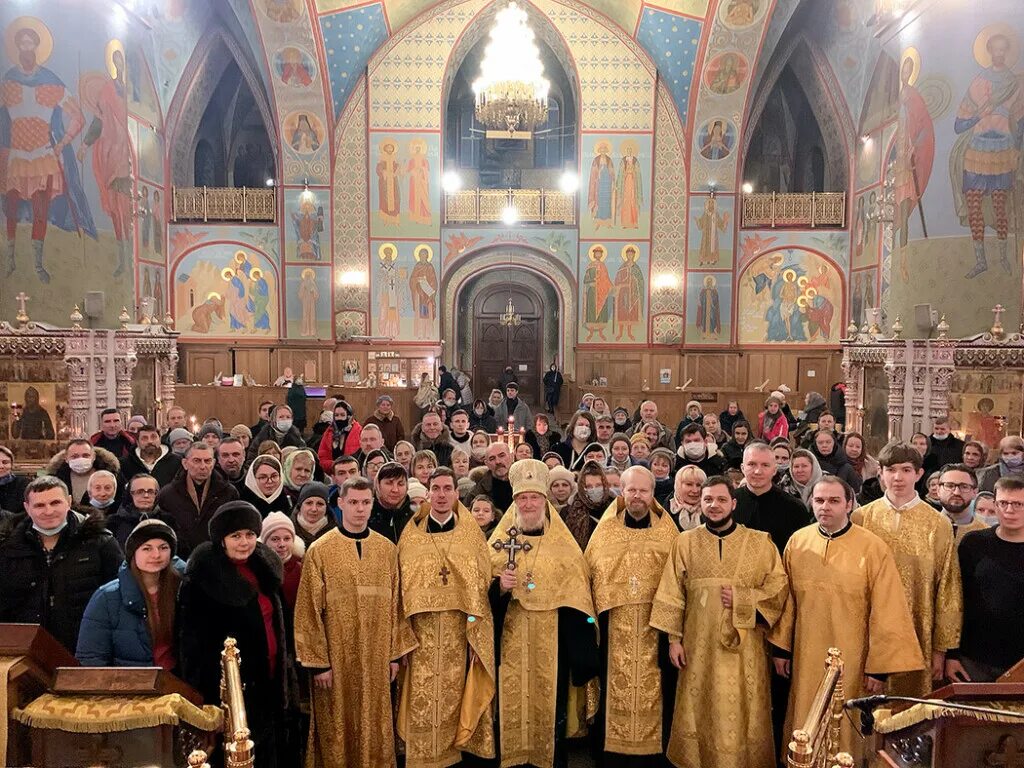 новогодняя служба в храме 31 декабря. богослужение в храме. александро невская церковь фотосессия крещения ростов на дону. новогодняя служба в храме 31 декабря. новогодняя служба в храме 31 декабря.