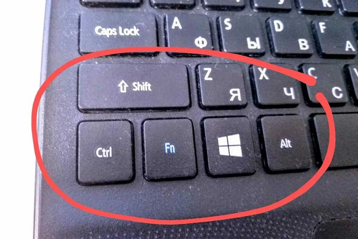 Где на ноуте кнопка. Клавиша шифт на клавиатуре. Alt Shift на клавиатуре. Клавиша Shift на ноутбуке. Кнопка alt на ноутбуке.