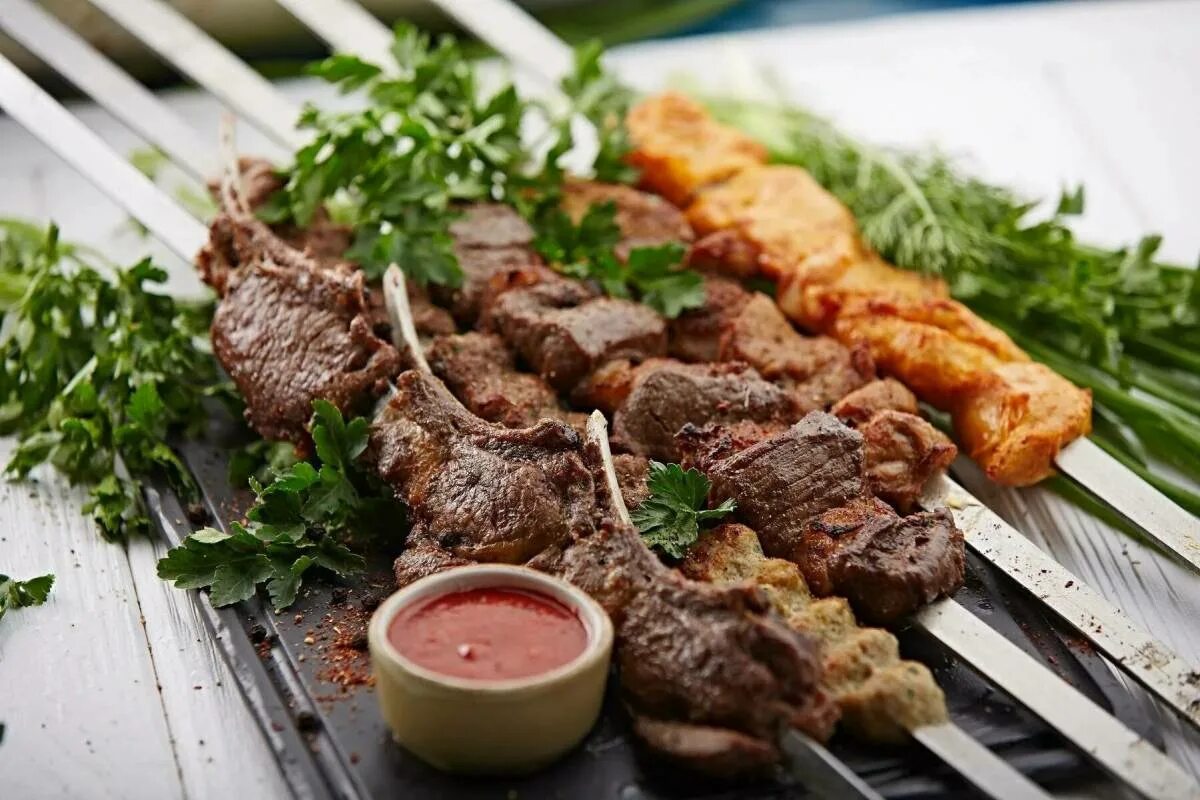 Шашлык кусочками. Кебаб баранина. шашлык ассорти (баранина, свинина, курица, люля-кебаб).. ассорти люля кебаб. чалагач.