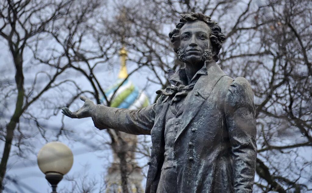 Памятник пушкину в каком городе. Александр сергеевич пушкин памятник. памятник пушкину в царском селе скульптора аникушина. александр сергеевич пушкин памятник в петербурге. памятник александр пушкин в петербурге.