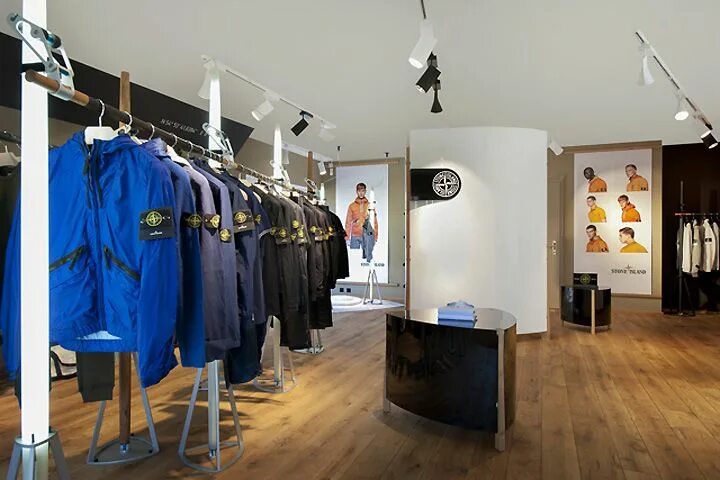 Island store. Стоун Айленд бутик. Stone Island шоурум. Бутика стон Айленд. ДЛТ стон Айленд.