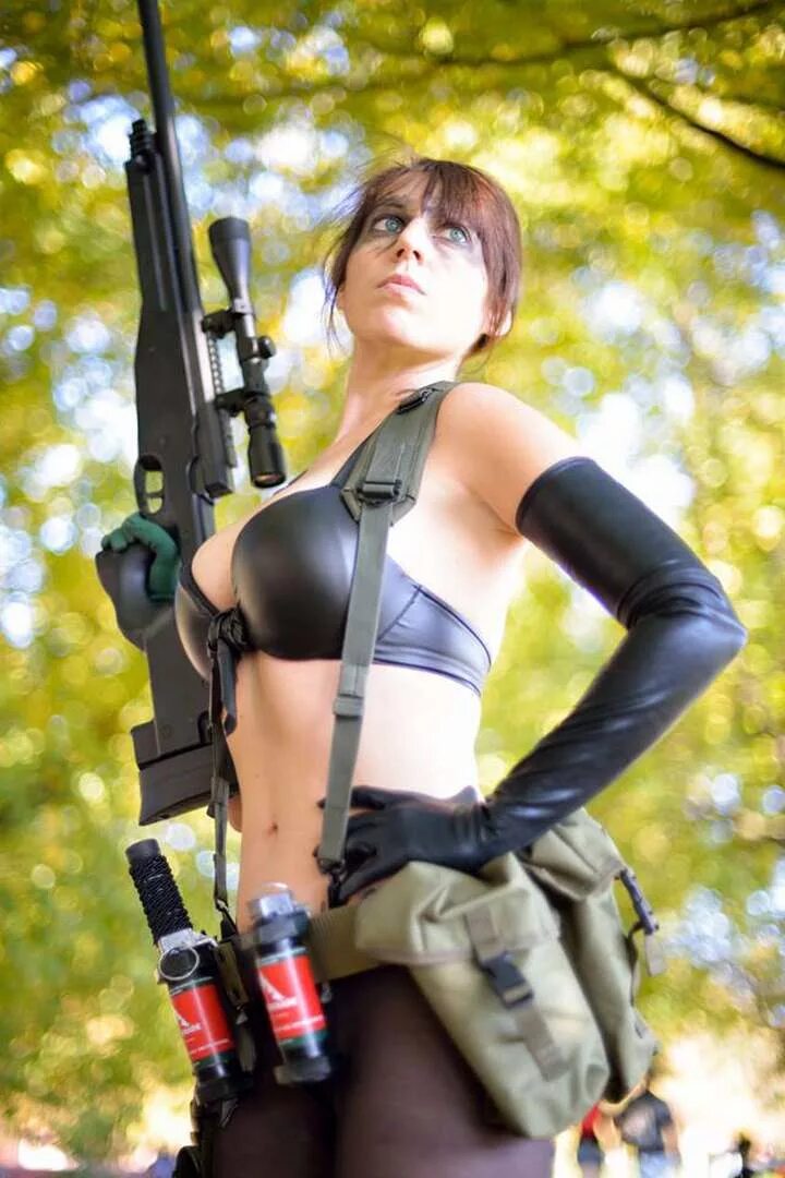 Metal gear solid cosplay полина. Тихоня игра. Metal gear solid quiet. Тихоня фото. Metal gear solid v quiet.