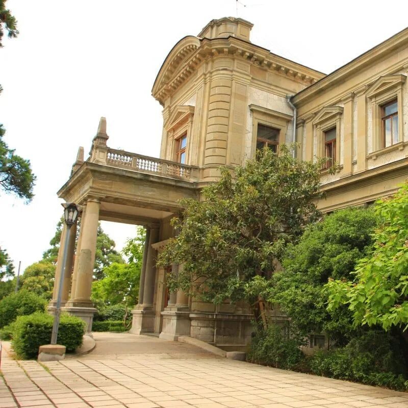 мордвинов дворец. замок мордвинова в ялте. дворец графа мордвинова крым. мордвиновский дворец в ялте. парк графа мордвинова в ялте.