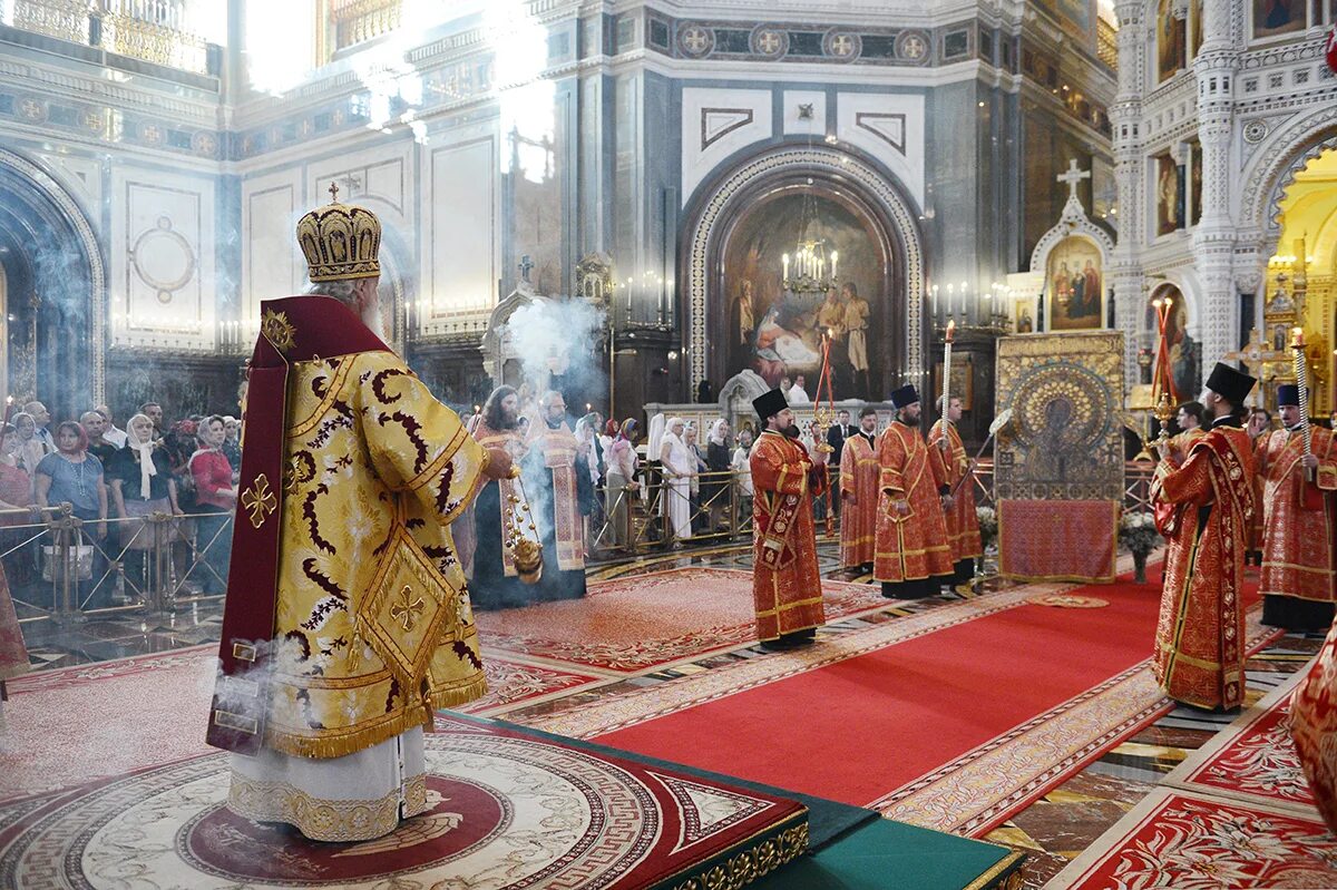 пётр (митрополит киевский). перенесение резиденции митрополита. митрополит петр 1326. иван калита приглашает митрополита петра в москву.
