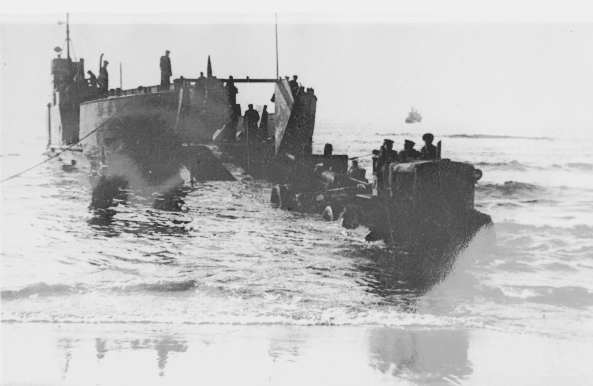 Штурм курильских островов 1945. Высадка десанта на курильские острова 1945. Курильская десантная операция 1945. Плотнов, 1948 год. Десант на курилы 1945 год.