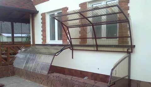 Козырек над входом в подвал