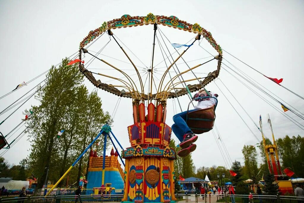 Парк победы гагарин парк. Парк аттракционов спб парк победы. Парк победы спб карусели. Кузнецовская,25. Парк аттракционов гагарин парк в санкт-петербурге.