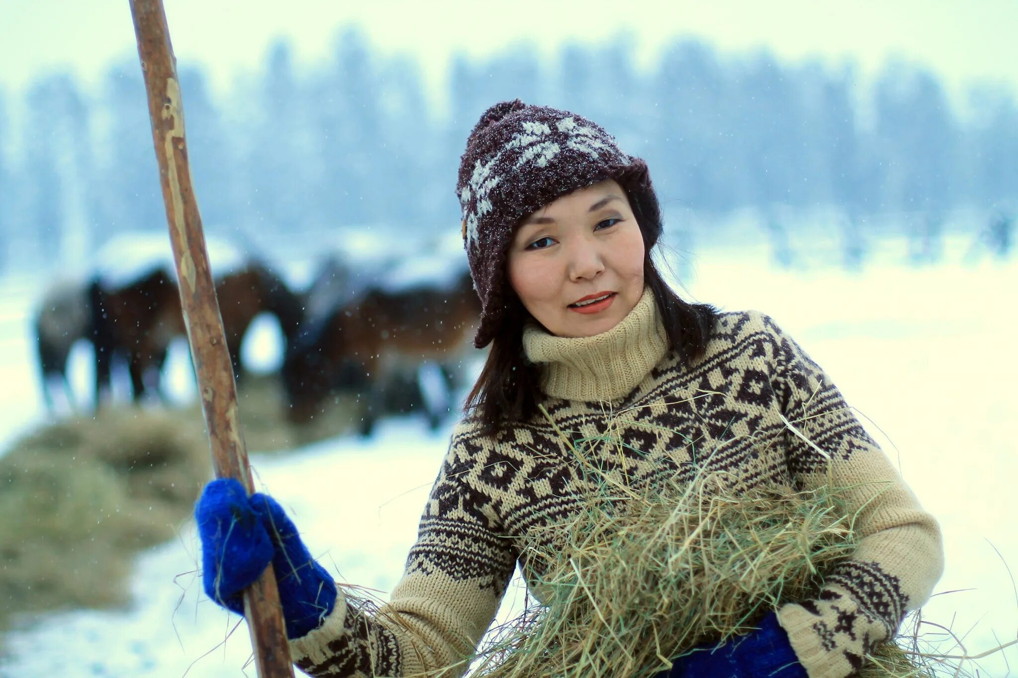 Уважительное отношение к мужу якутской женщины. Айсхана Якутия артистка. Якутские женщины. Чукотские девушки. Якутки.