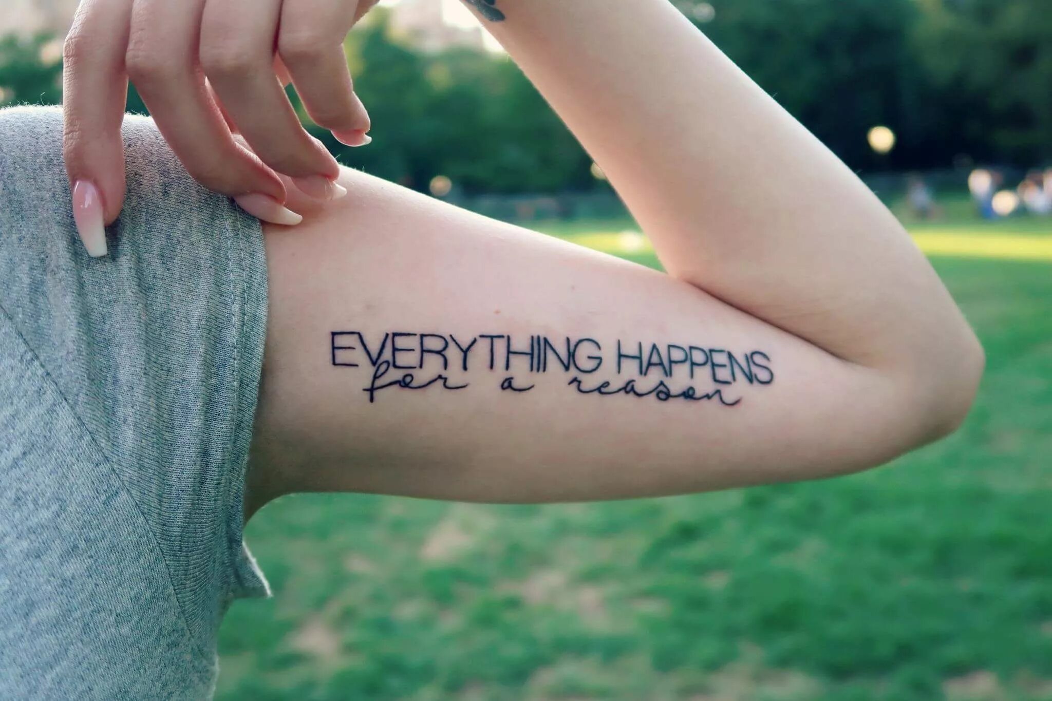 Details are everything. Тату everything happens. everything happens for a reason тату на руке. everything is happening тату. everything happens for a reason.