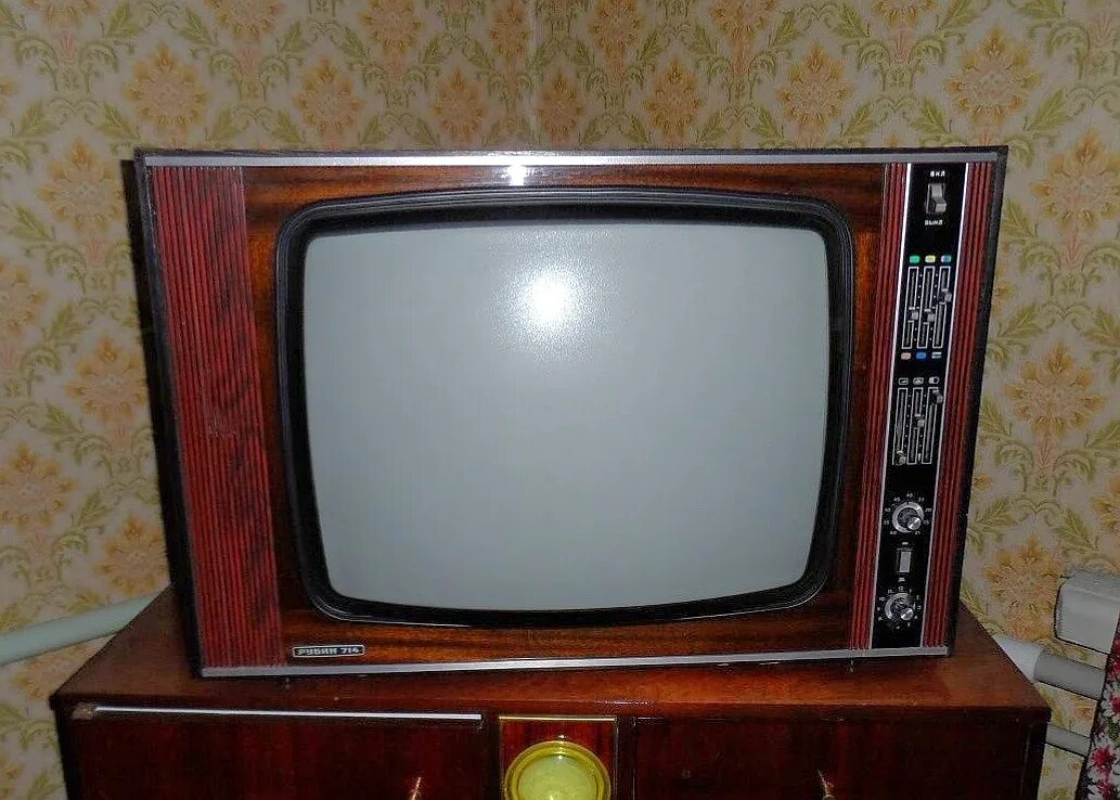Скупка телевизор б у. Телевизор Рубин 714. Цветной телевизор Рубин 714. Советский телевизор Рубин 714. Ламповый телевизор Рубин 714.