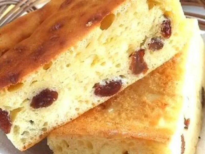 пироги с изюмом на сметане. пирог с изюмом. сметанник с изюмом в духовке. манник с ягодами на кефире. кекс на сметане в духовке.