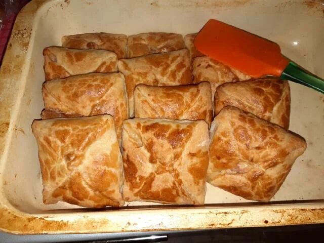 конвертики с ветчиной и сыром рецепт. яичные конвертики с сыром и ветчиной. конвертик с ветчиной и сыром в лаваше. слойки с ветчиной. конвертики с ветчиной и сыром рецепт.