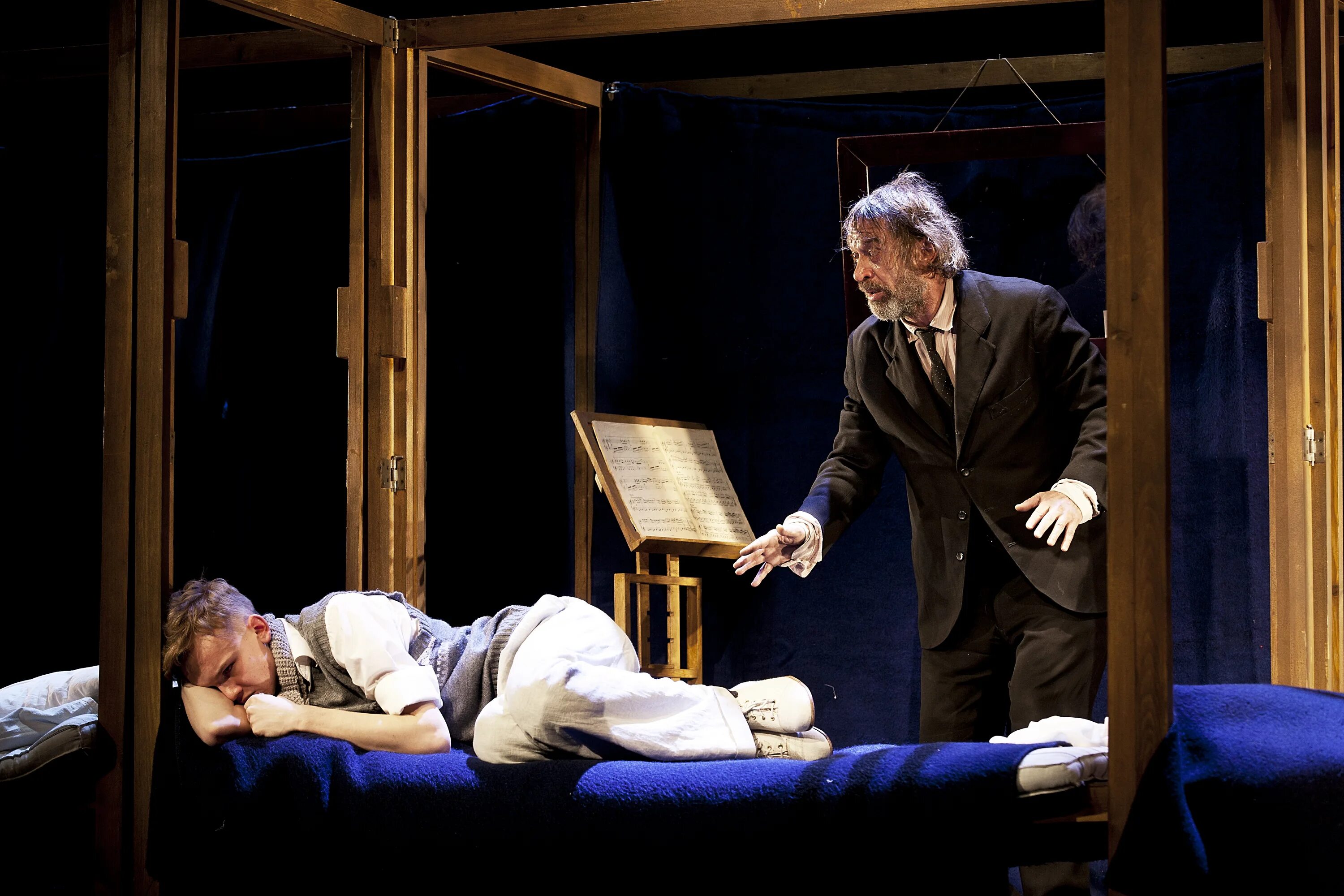 театр табакова матросская тишина. театр качалова ревизор. ревизор машков театр табакова. чиповская театр табакова. ревизор театр табакова.