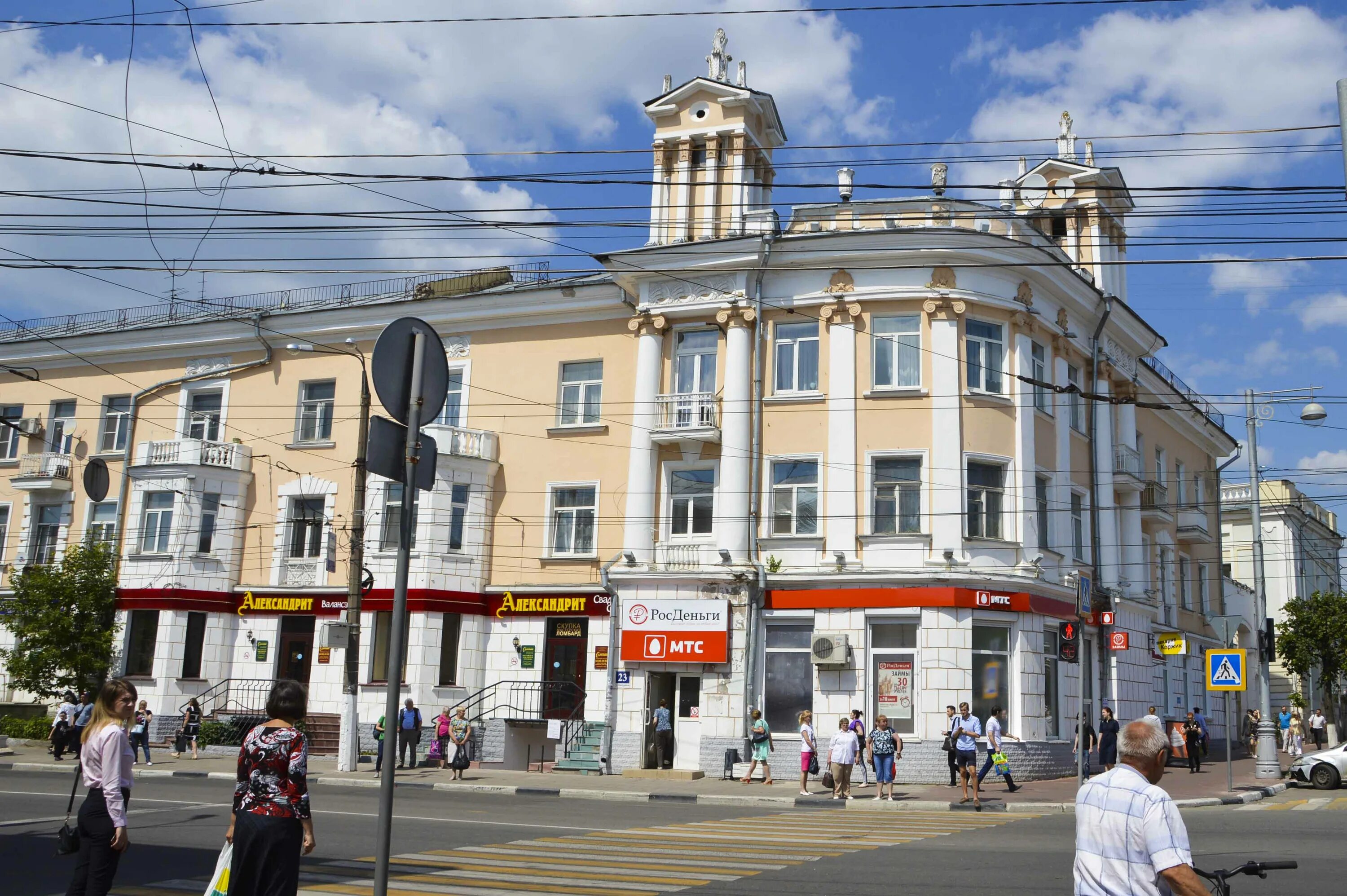 Дом ворошиловских Стрелков Тверь. Трёхсвятская улица в Твери. На ул. Трехсвятская, 28.. Здание горсовета Тверь. Трехсвятская 18а тверь