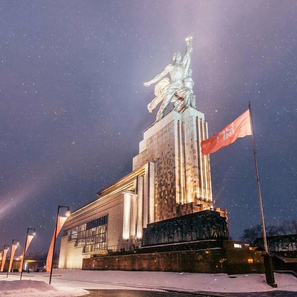 Памятник мосфильм. Памятник на ВДНХ рабочий и колхозница. Памятник рабочий и колхозница Мосфильм. Мосфильм статуя рабочий и колхозница. Мосфильм ВДНХ.