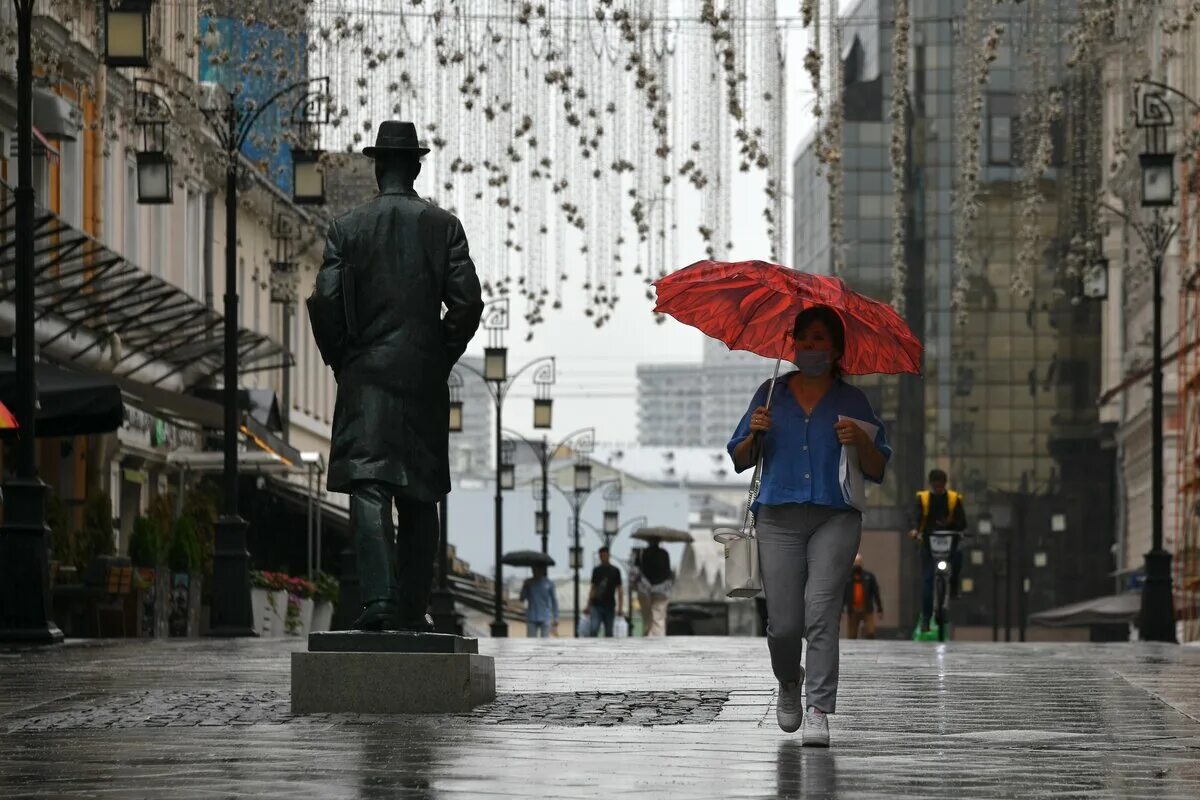 Дождливая Москва. Дождь в Москве. Пасмурный день в Москве.