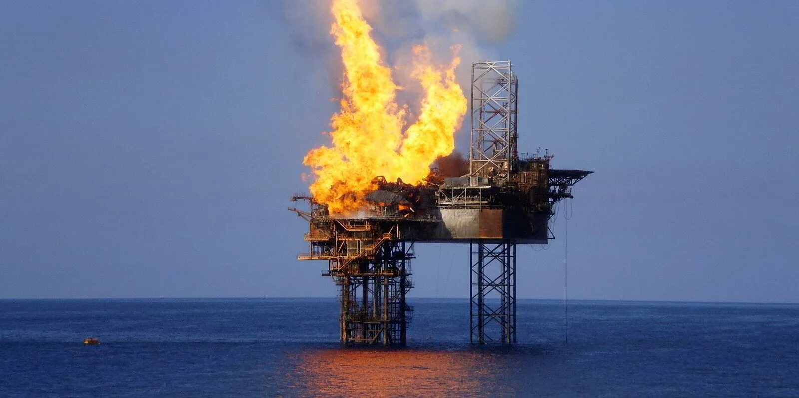 Burning platform. Burning platform. Ирано-иракская танкерная война. Burning platform. Взрыв нефтяной платформы deepwater horizon.