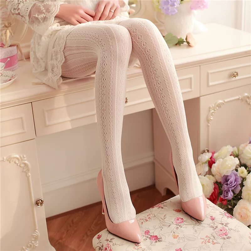 White tights. Колготки белые. Девочки в белых колготках. Белые колготки женские. Девчонки в белых колготках.