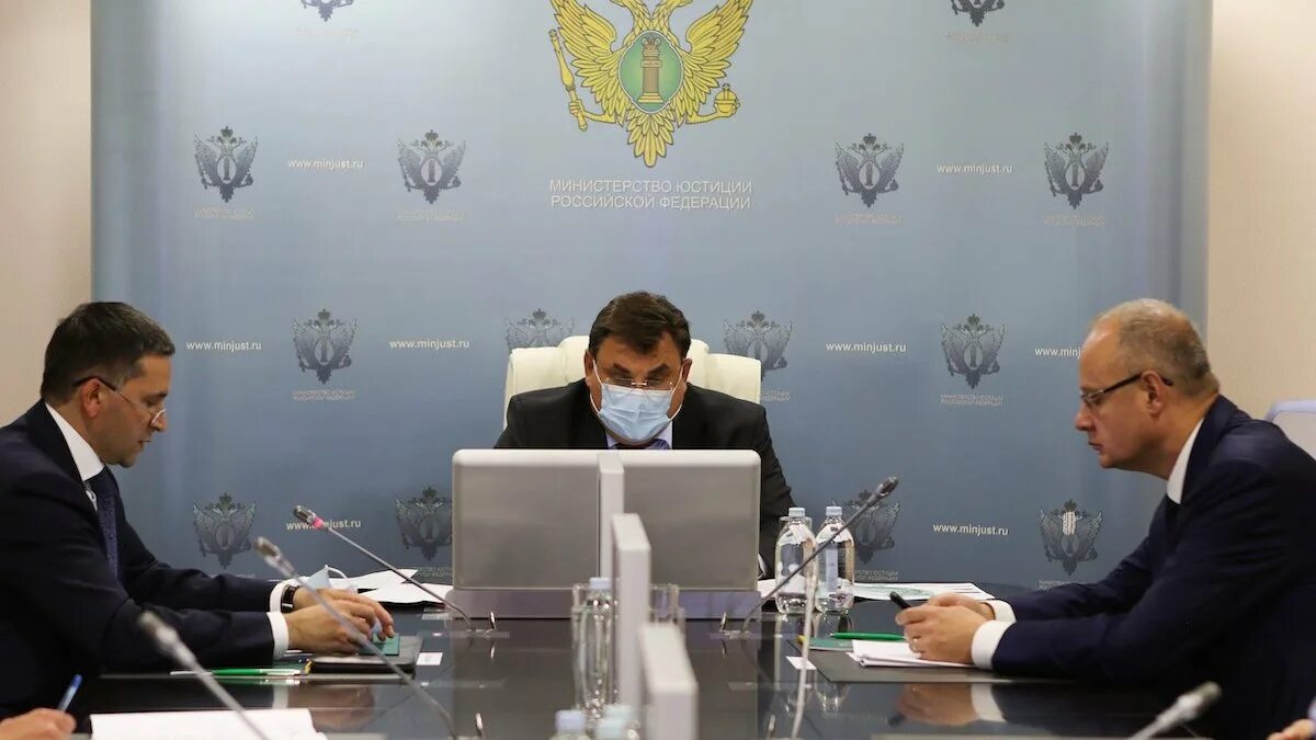 Минюст программа. Чуйченко константин анатольевич министр юстиции. константин чуйченко амурский тигр. чуйченко минюст. константин чуйченко и дмитрий медведев.