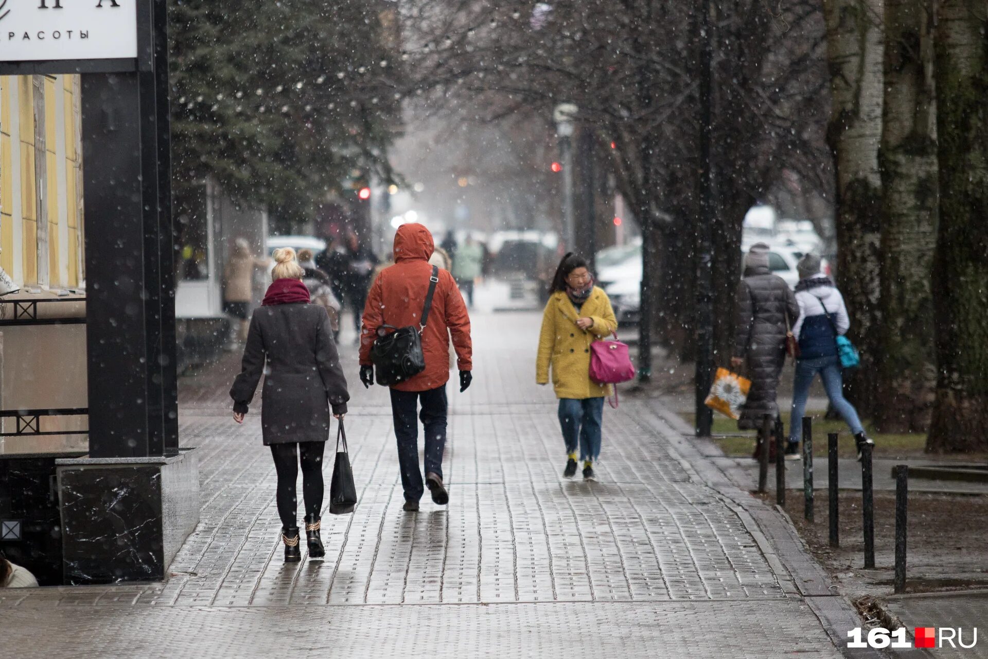 Площадь ленина тула новогодняя. Салют на фоне кремля. В каком городе сейчас 31 декабря. Елка в новосибирске 2022 на площади ленина. Новый год в россии.