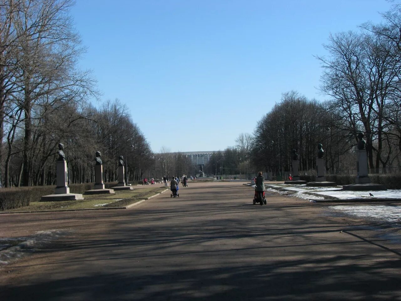 Московский парк победы санкт петербург аллея героев. Московский парк Победы аллея героев. Московский парк Победы Санкт-Петербург. Парк Победы Санкт-Петербург аллея. Аллея героев в парке Победы СПБ.