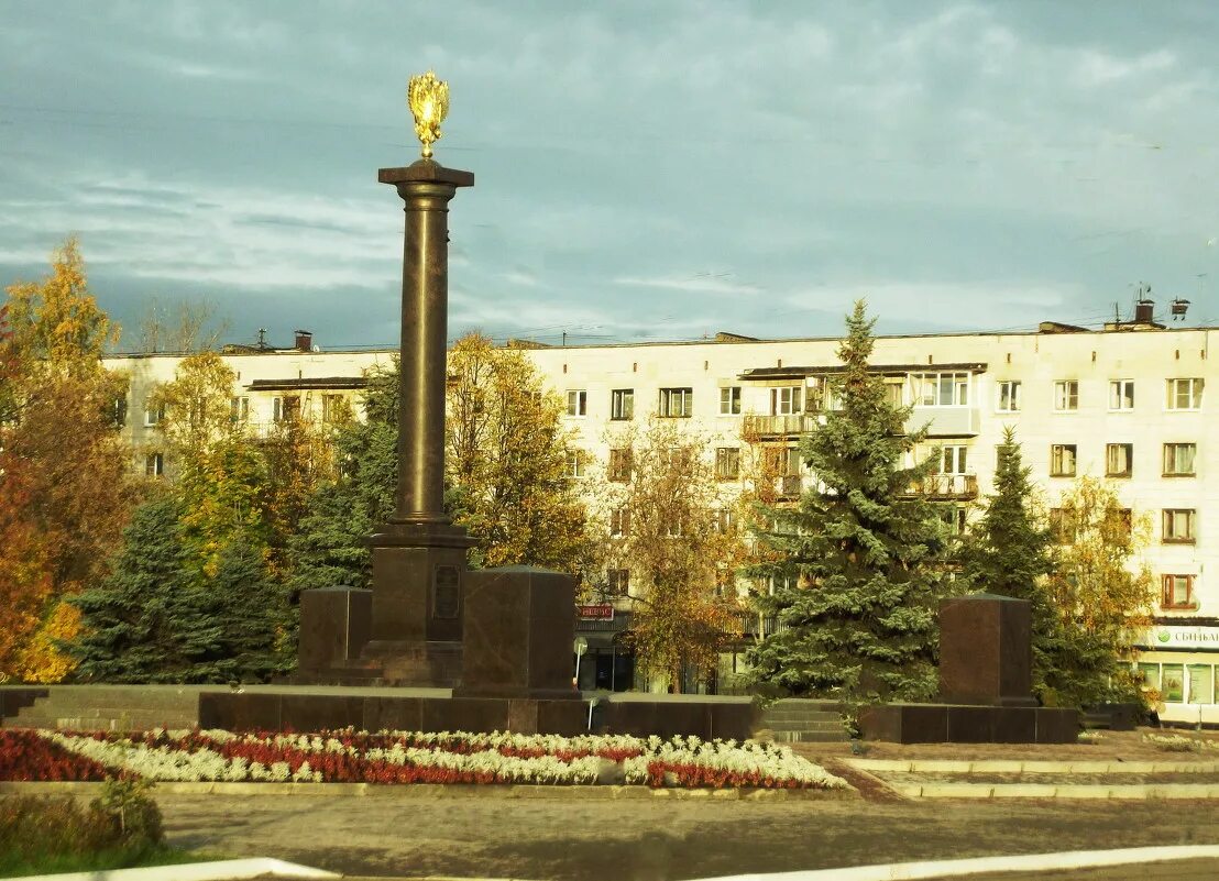стела город воинской славы тихвин. памятник воинской славы в городе тихвине. стелла тихвин город воинской славы. памятник стела тихвин. памятник воинской славы в городе тихвине.