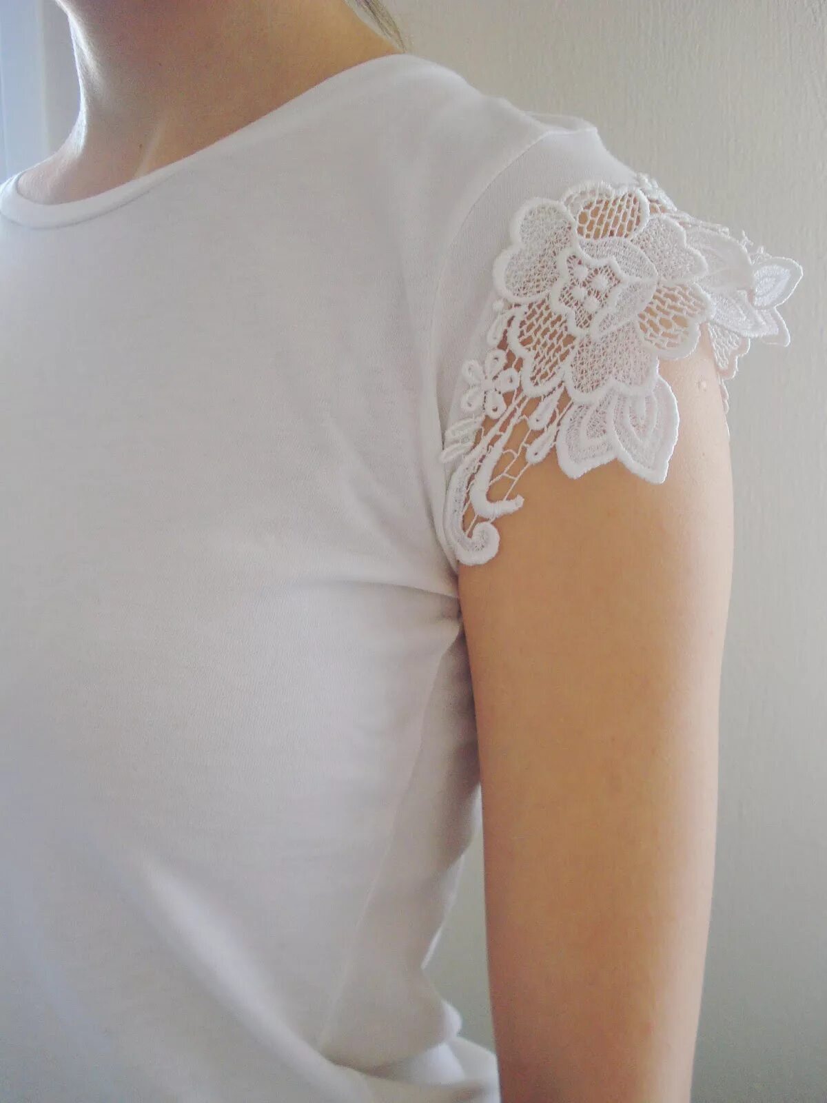 Манжеты на рукавах. Рубашка с кружевом. Кружева на рукавах. Ручные кружева. Кружева на рукавах.