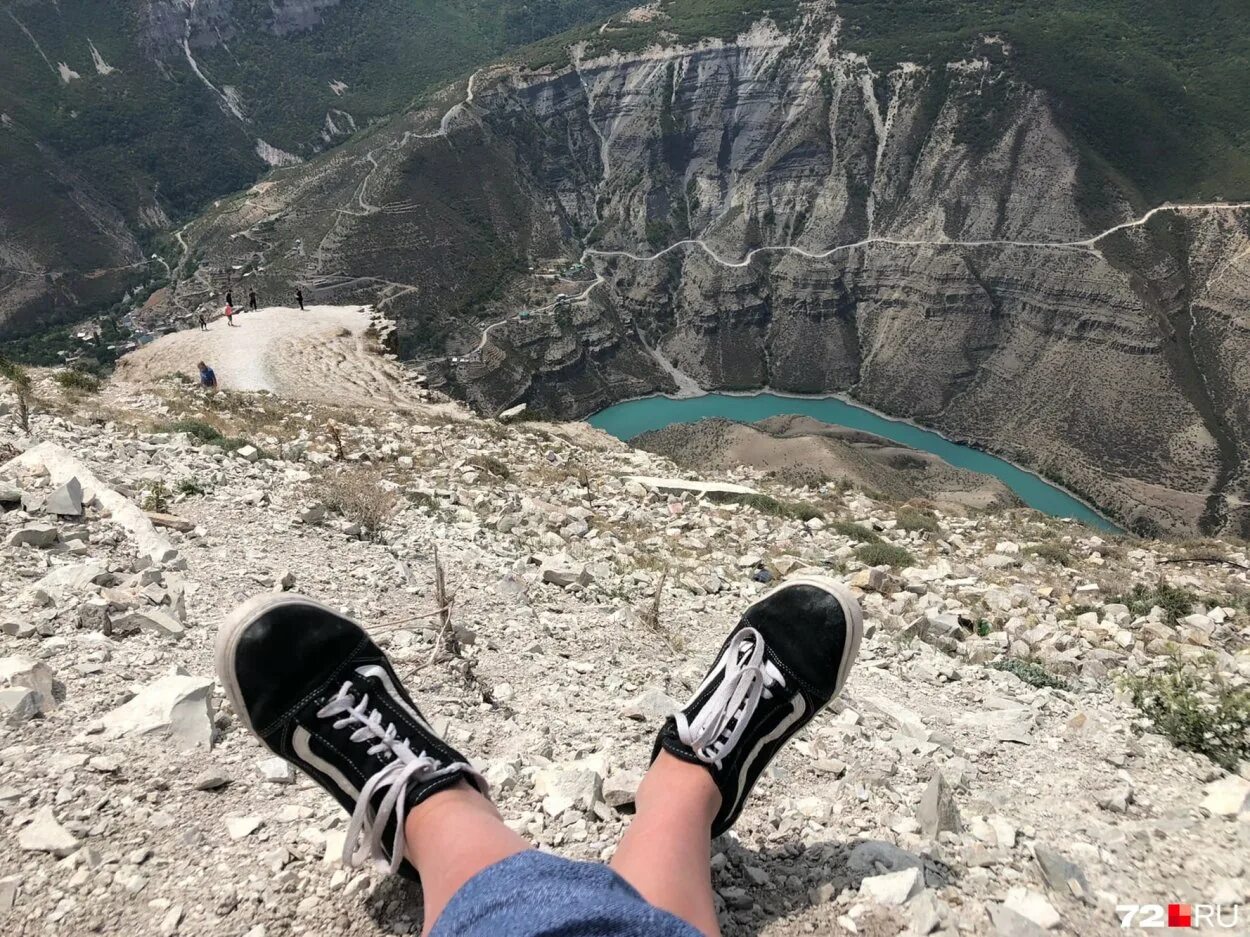 Шорты в дагестане. Отпуск в Дагестане. Дагестан в апреле. Дагестан в апреле фото. Дагестан в конце апреля фото.