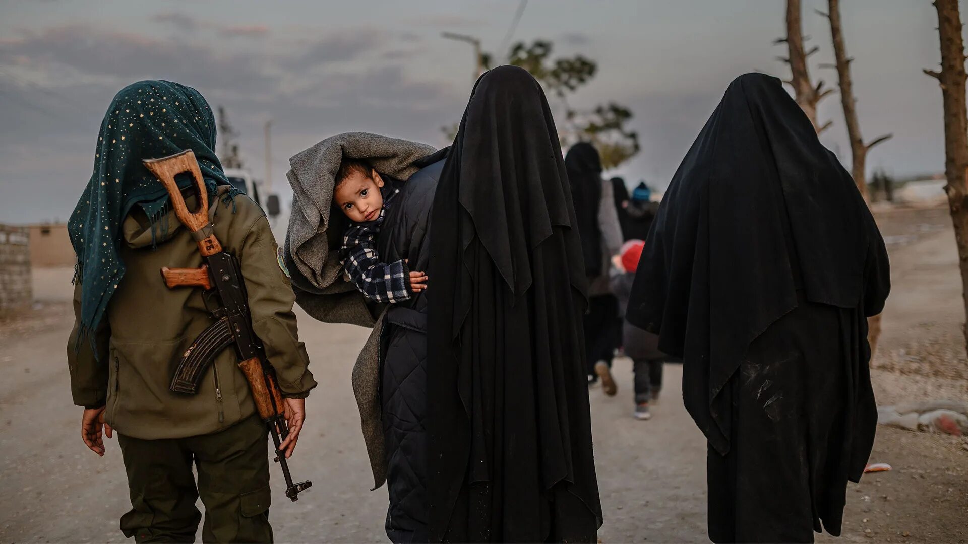 Другим иг. Исламское государство женщины. Женщины исламские боевики.
