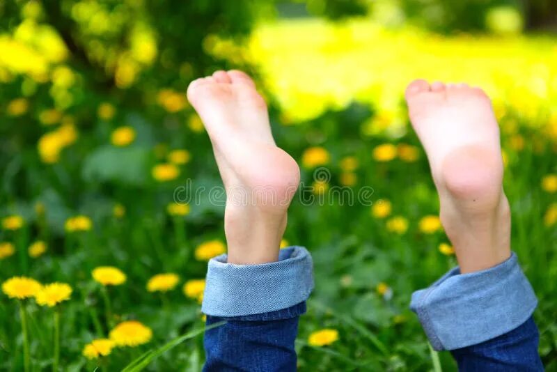 Ноги мальчиков 14. Дженсен эклз feet. Стопы мальчика подростка. Парень без лица. Ноги мальчиков 14.