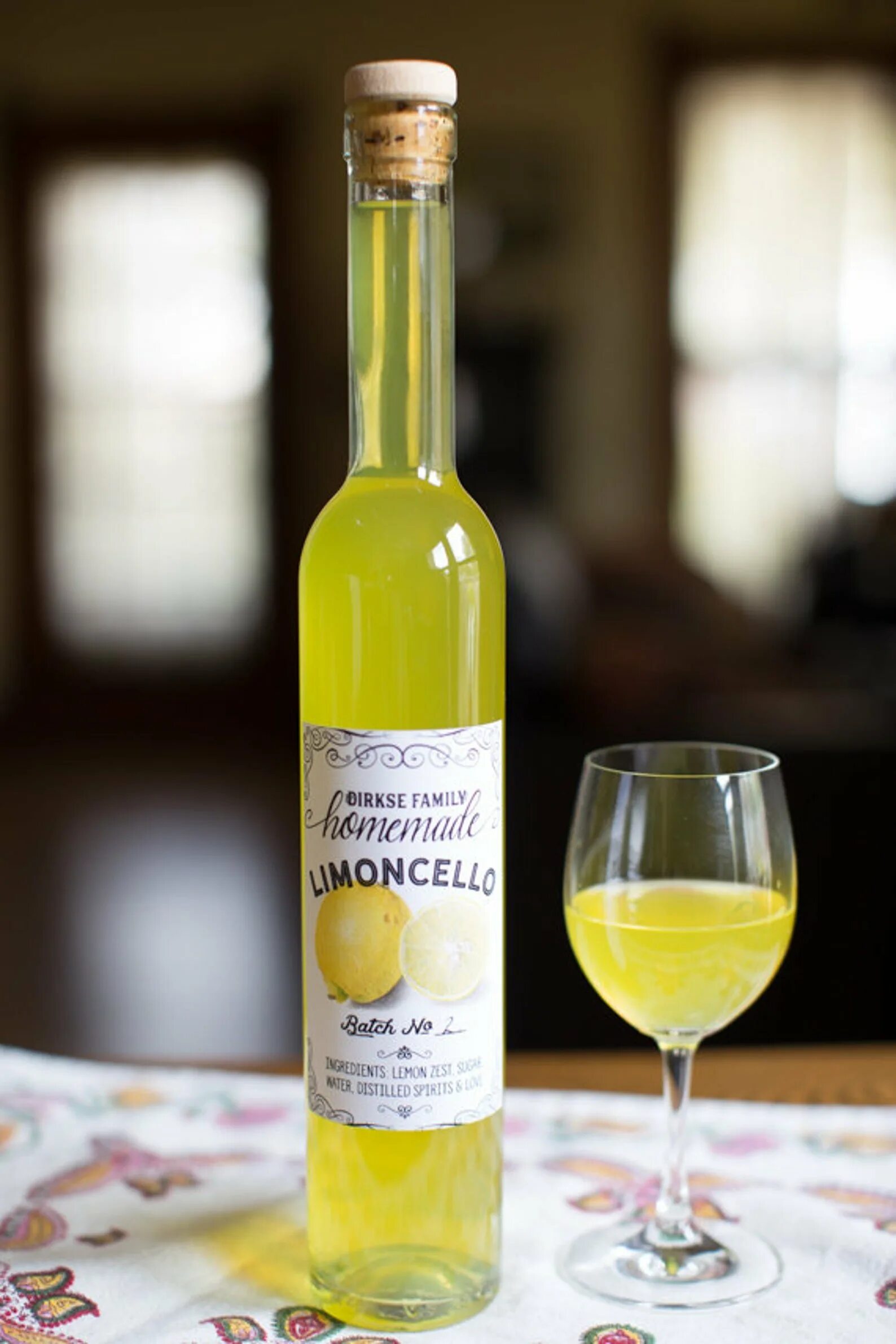 Лимончелло это. Лимончелло liqueur. лимон для ликера лимончелло. лимончелло итальянская. италия напиток лимончелло.