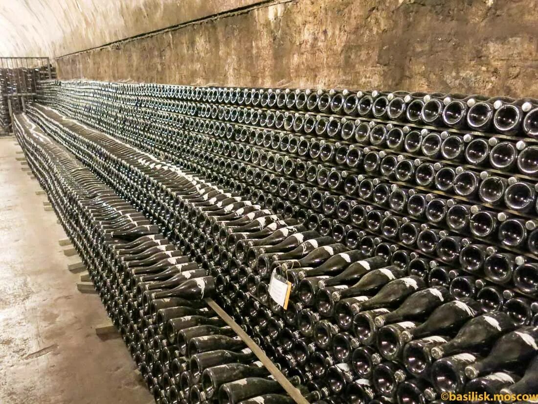 Винный завод абрау дюрсо. Абрау дюрсо завод шампанских вин. Абрау дюрсо завод шампанских вин. Абрау дюрсо завод шампанских вин. Винный завод абрау дюрсо.