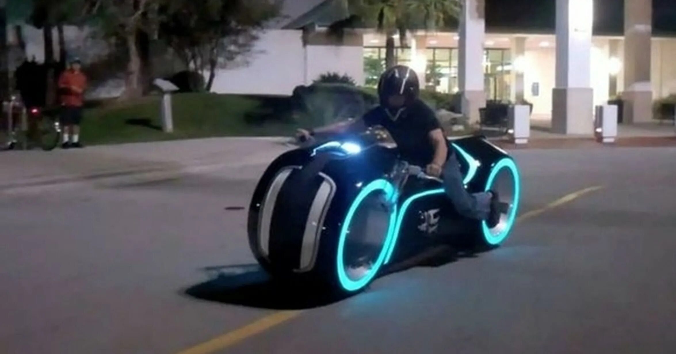 Где найти крутые видео. Мотоцикл tron light cycle. neutron bike мотоцикл. самый крутой мопед. самые крутые мотоциклы в мире.