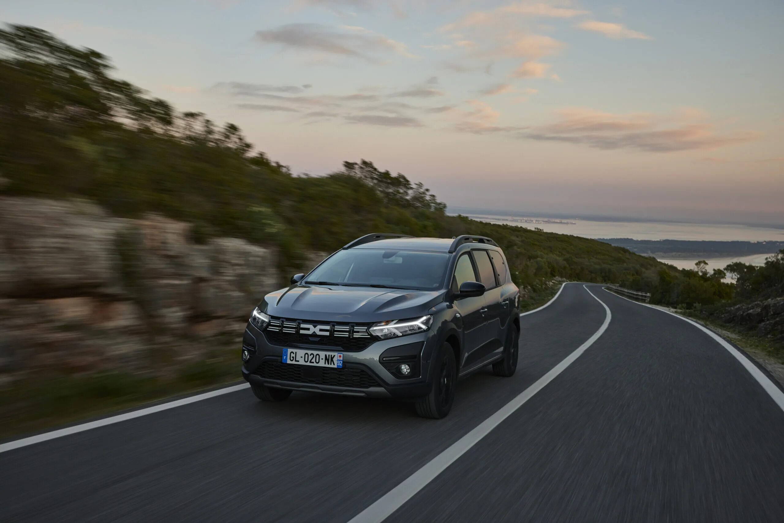 Dacia универсал 2021. Дачия джоггер 2023. Renault jogger 2022. Dacia универсал 2021. Dacia jogger 2023 covorase interilor.
