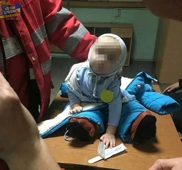 Мама которая бросила ребенка. Ребенок у окна. Брошенные дети в детском доме. Стихи про сирот. Дети ждут.