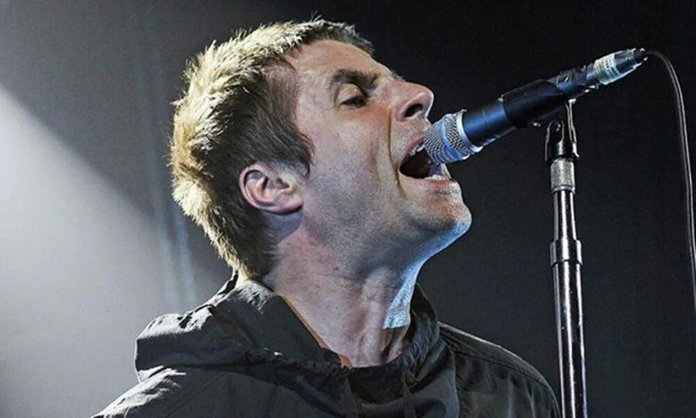 Лиам Галлахер. Лиам Галлахер 2000 Live Wembley. Лиам Галлахер 1994. Liam Gallagher на сцене. Liam gallagher john squire