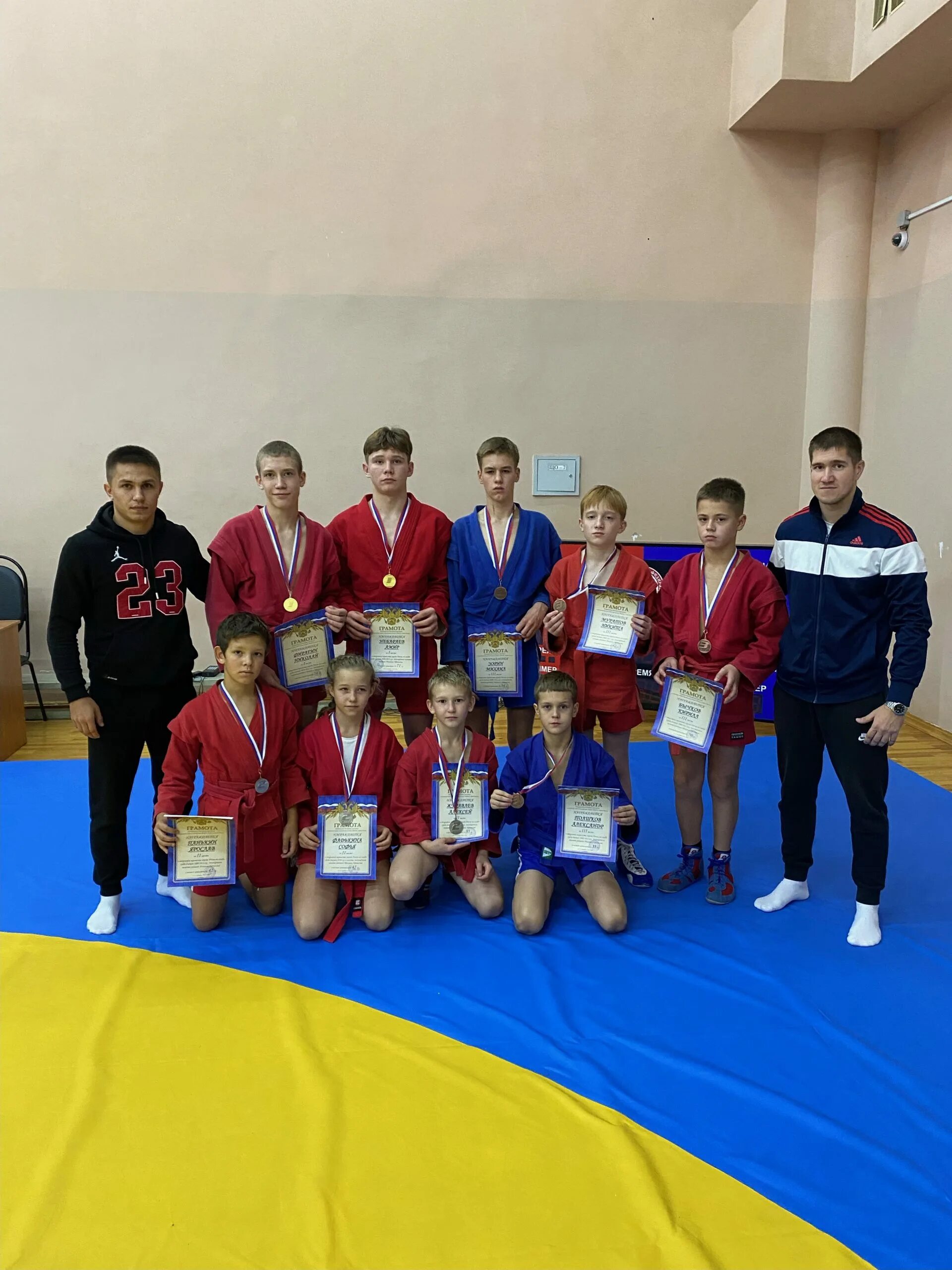 Самбо борьба. Мбу сшор по самбо. Школа самбо и дзюдо. Мбу сшор по самбо. Спортивная школа олимпийского резерва самбо.