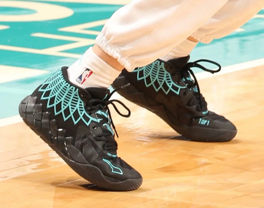 Lamelo ball 1 puma. Пума баскетбольные кроссовки ламело. Кроссовки ламела. Puma lamello ball. 01 lamelo ball rick and morty.