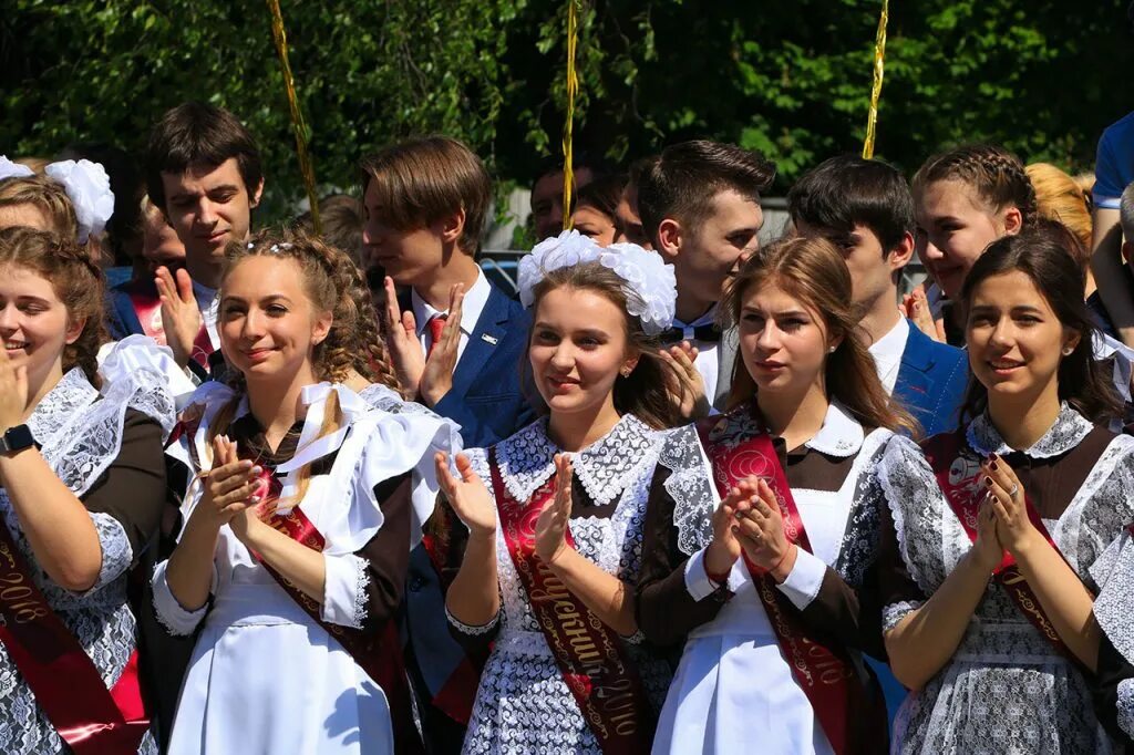 Школа 1 брянск. 66 школа брянск. Меленская сош. Школа 53 брянск. Выпускники брянск.