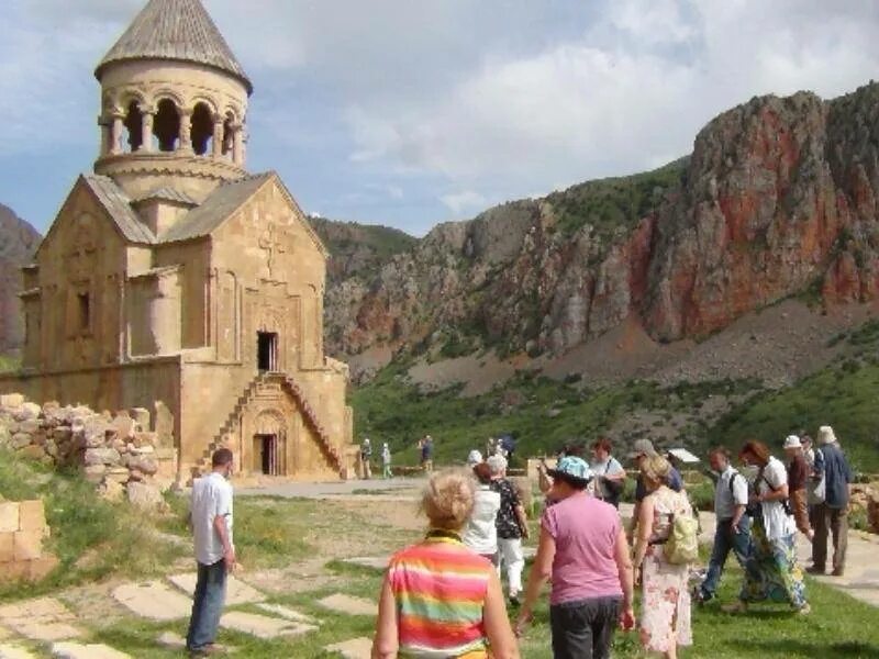 Армения отдохнуть. Кечутское водохранилище в армении. армения туризм. туристы в армении. зона отдыха в армении.