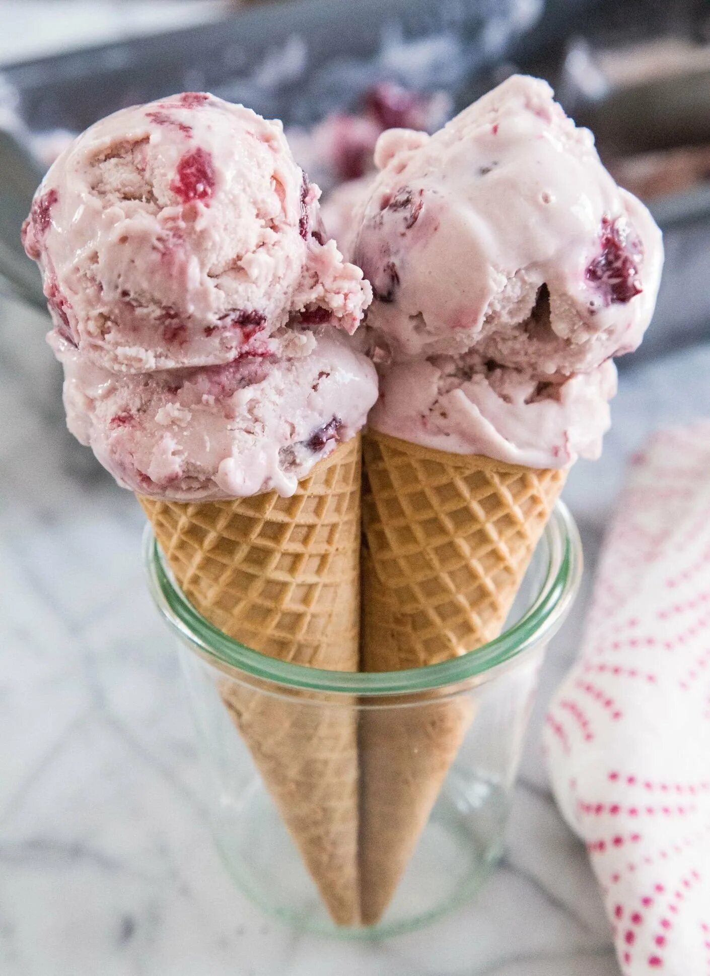 Мороженое фото красивое. Ice Cream мороженщик. Мороженое айс Крим. Мороженое рекорд Славица. Айс Крим мороженщик.